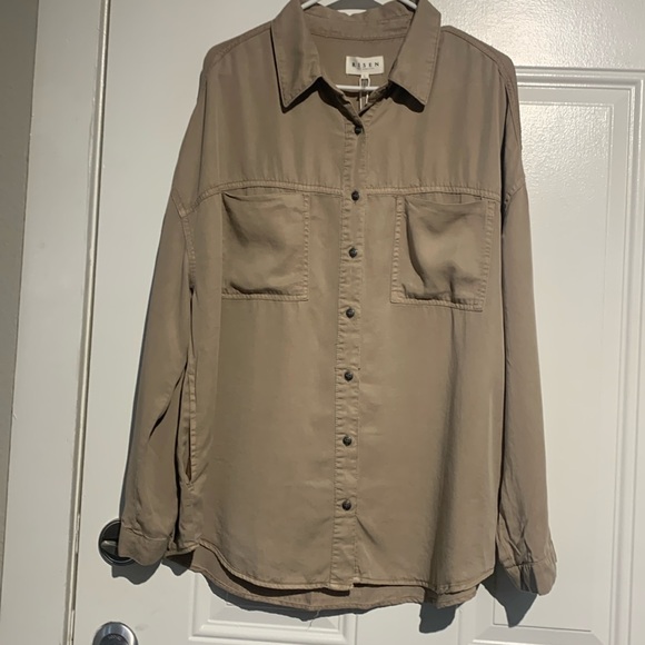 Risen Jackets & Blazers - Risen NWT Tan Jean Jacket with Collared Neckline and Long Sleeves Size Large